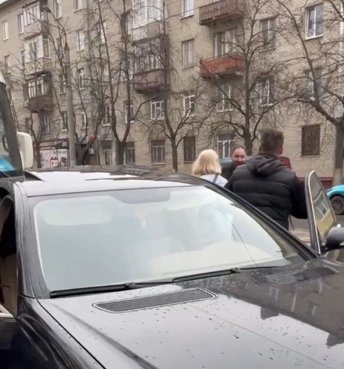 Автомобилист и водитель маршрутки подрались на Автозаводе в Нижнем Новгороде
