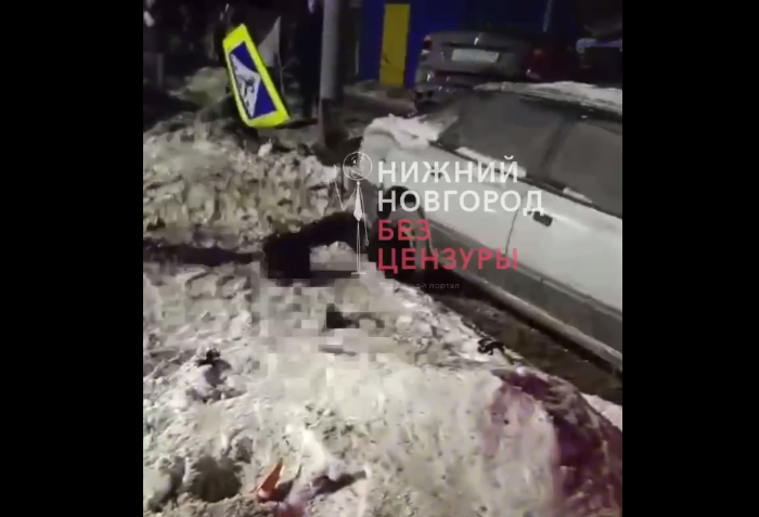 Каршеринговый автомобиль влетел в остановку в Сормове: погибли двое