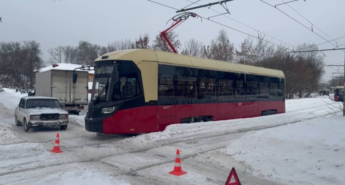 В Автозаводском районе Нижнего Новгорода трамвай попал в ДТП