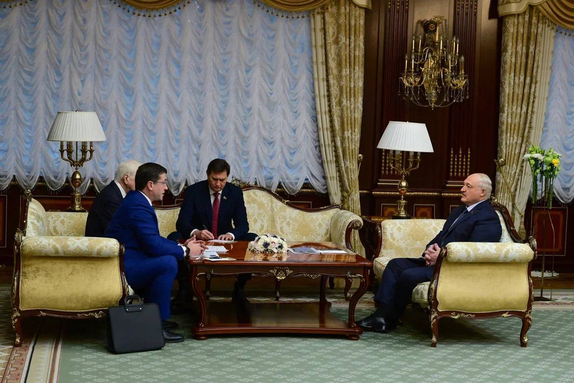Александру Лукашенко в шутку предложили жениться на нижегородке