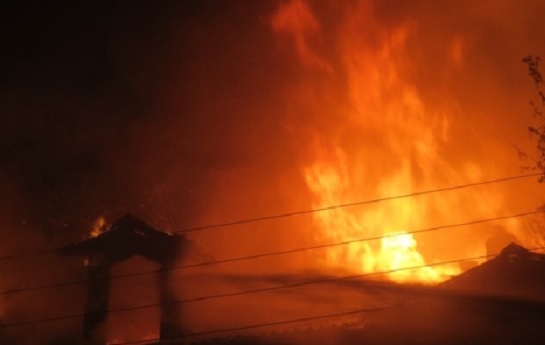 Двухэтажный деревянный дом сгорел на Матросской в Нижнем Новгороде