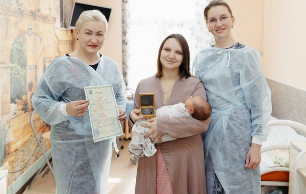 Нижегородкам стали выдавать свидетельства о рождении детей в роддомах
