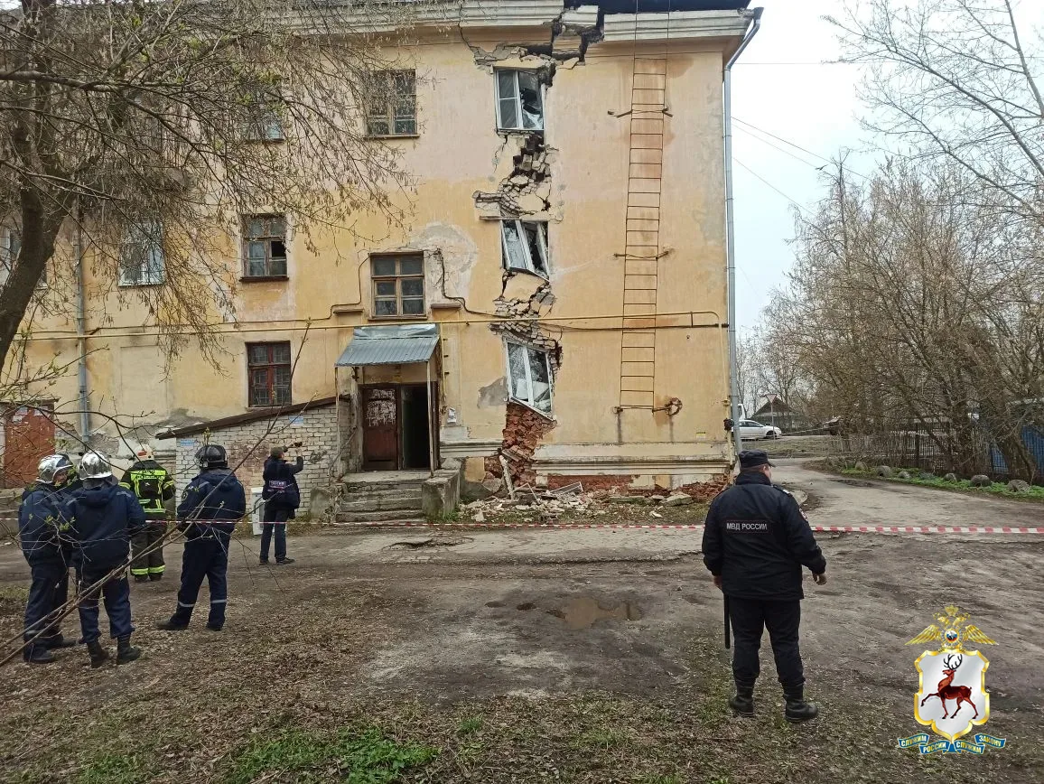 Трёхэтажный дом в Балахне признали аварийным после трещины