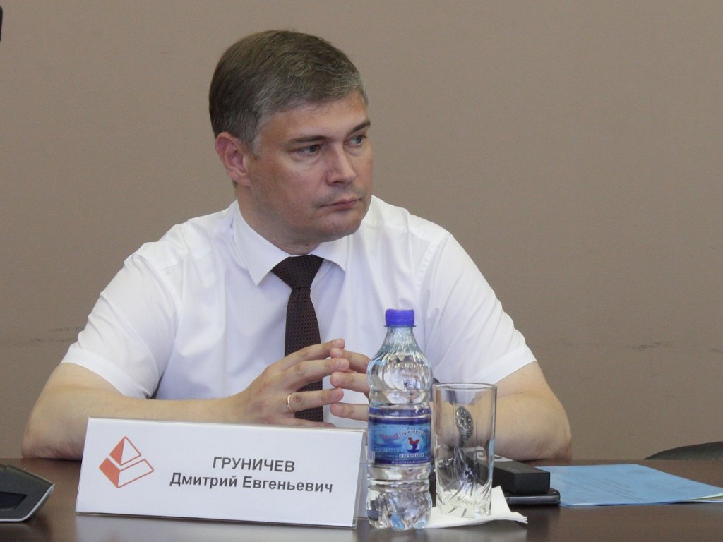 Дмитрий Груничев проверил строительство поликлиник в Новинках и Советском районе