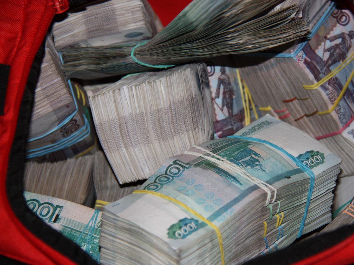 Пенсионерка в Нижнем Новгороде лишилась 10 млн, отдав сумку «инкассатору»