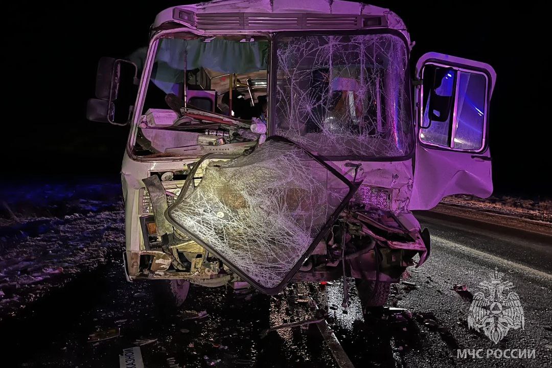 Автобус, следовавший в Нижний Новгород, попал в жёсткое ДТП под Палехом