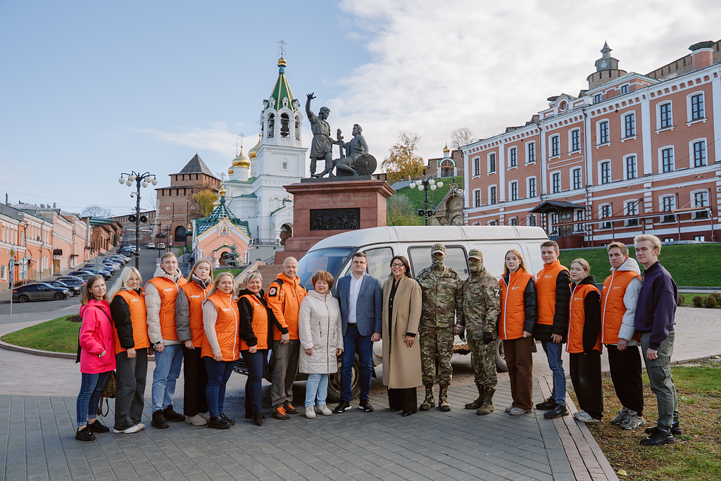 Нижегородские волонтёры передали микроавтобус бойцам СВО