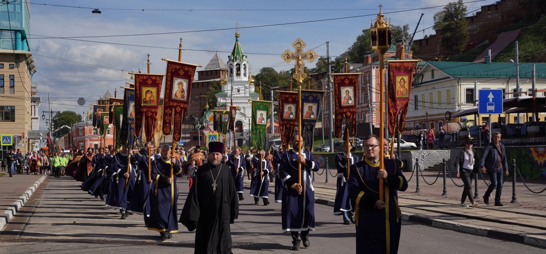 Нижегородцы вышли на крестный ход в День трезвости: о чем молились участники