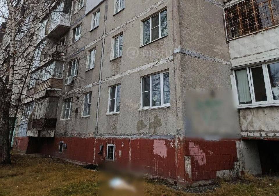 Пожилая женщина выпала из окна в доме на улице Акимова в Нижнем Новгороде