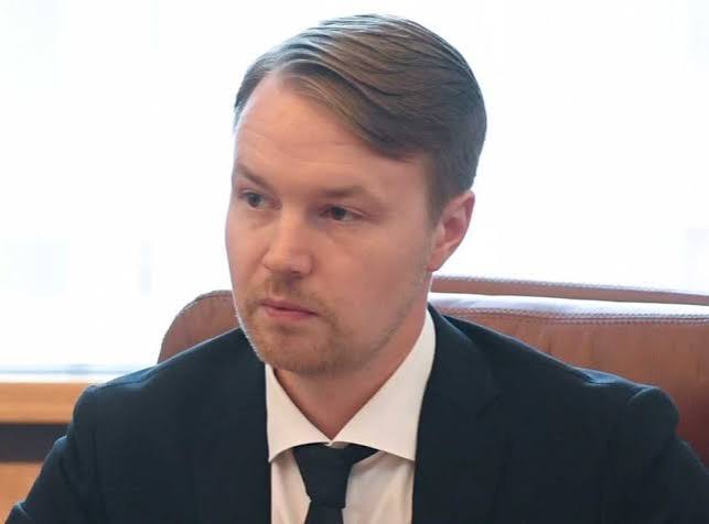 Губернатор принял отставку министра туризма после скандала с футболистами