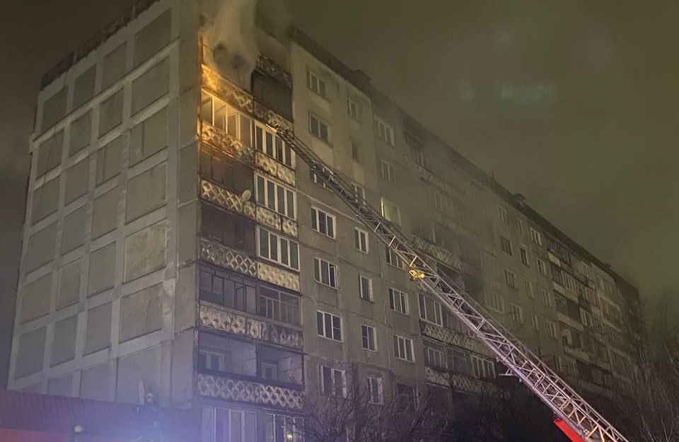 В Нижнем Новгороде загорелся расселённый дом на улице Краснодонцев