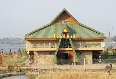 Бывший ресторан «Робинзон» на Гребном канале снова выставили на продажу