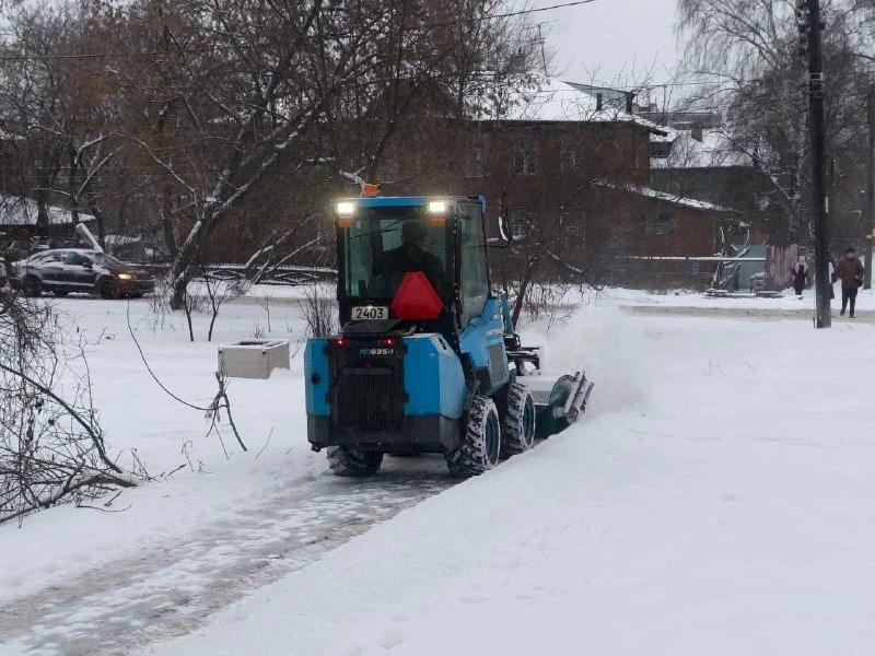 В Нижнем Новгороде устраняют последствия обильного снегопада