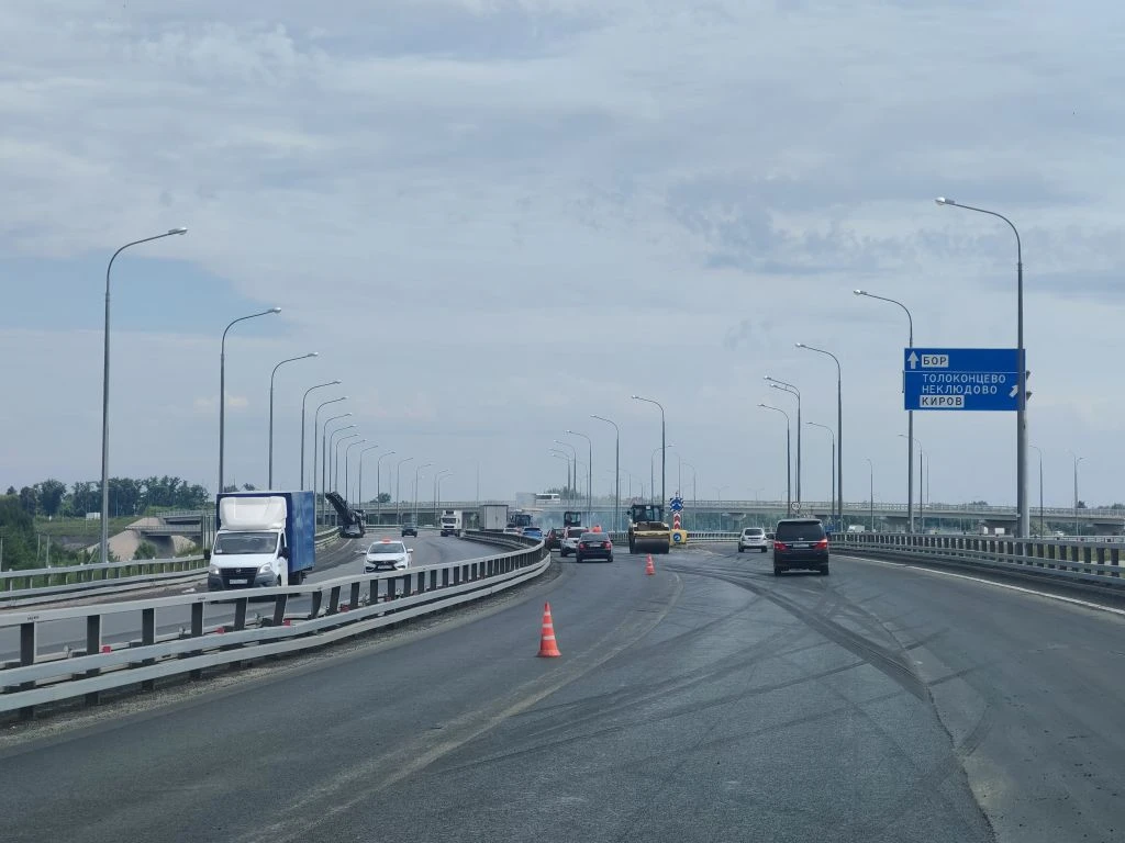 На подъезде к Борскому мосту ликвидировали колейность на первом участке