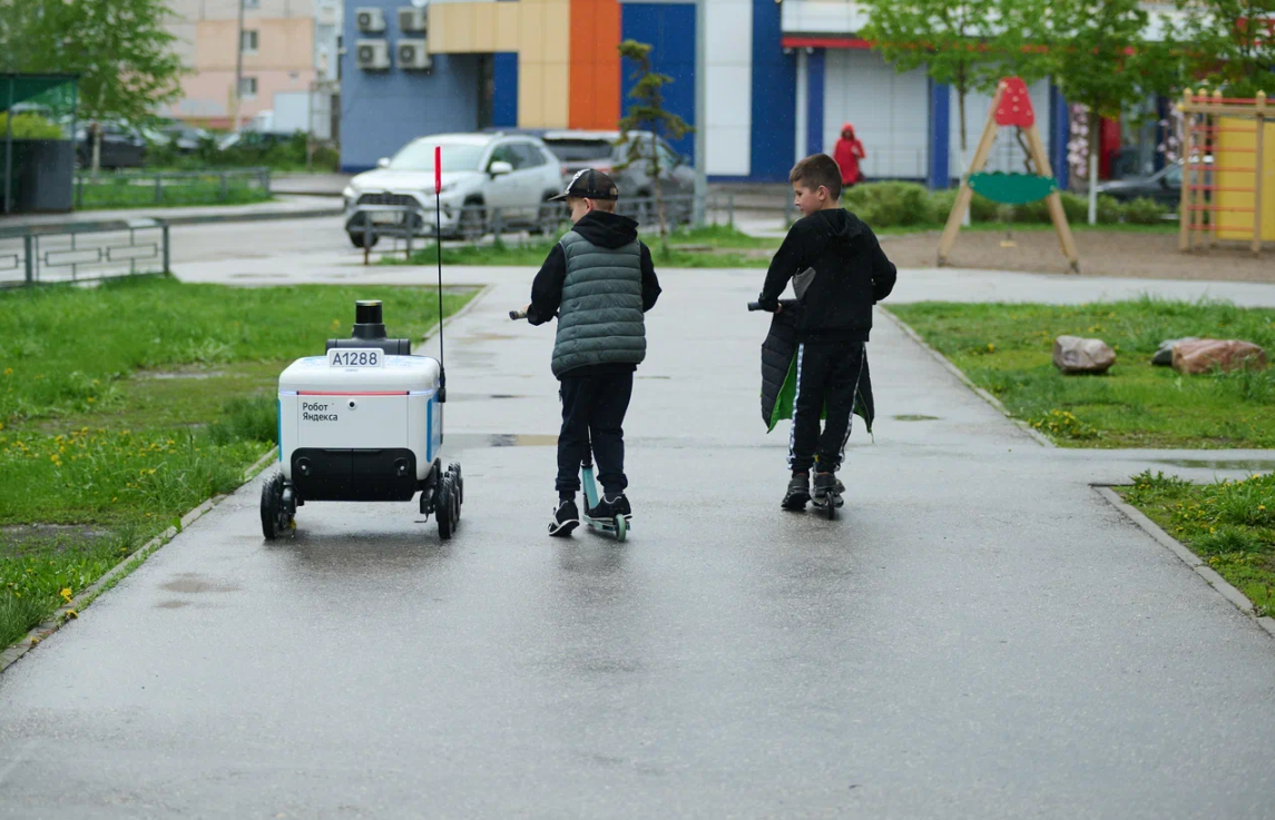Технологии будущего: роботы-доставщики вышли на улицы Нижнего Новгорода
