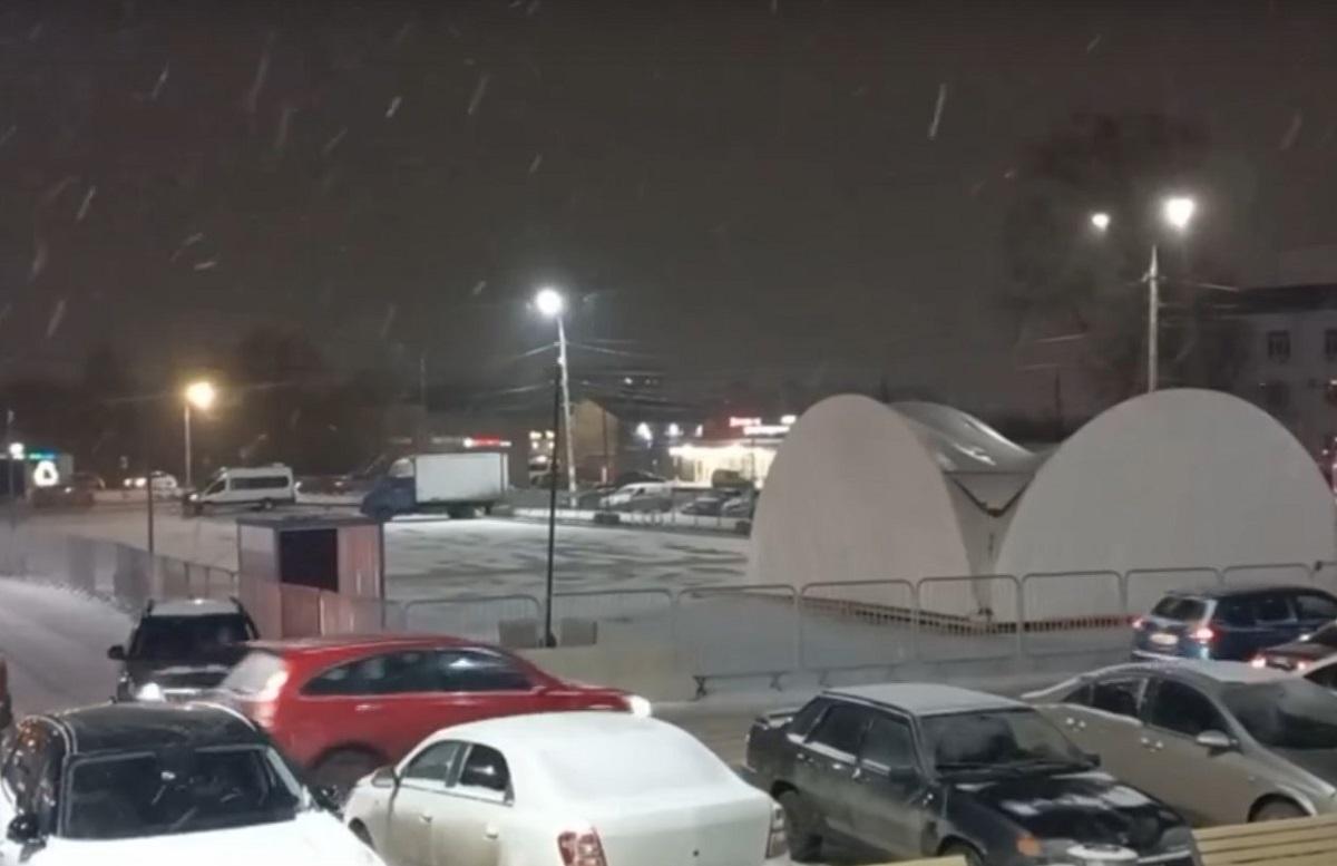 Нижегородцы возмутились созданием катка на парковке ТЦ «Муравей»
