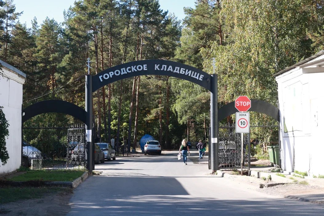 В Дзержинске неизвестные повредили могилы участников СВО на городском кладбище