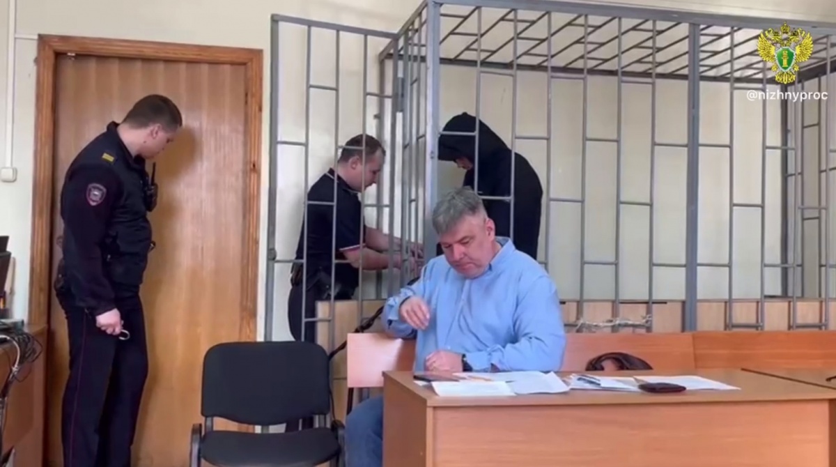 Влетевшего в остановку в Сормове водителя отпустили под домашний арест