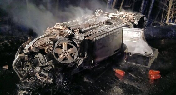 На трассе под Нижним Новгородом в лобовом ДТП загорелся автомобиль