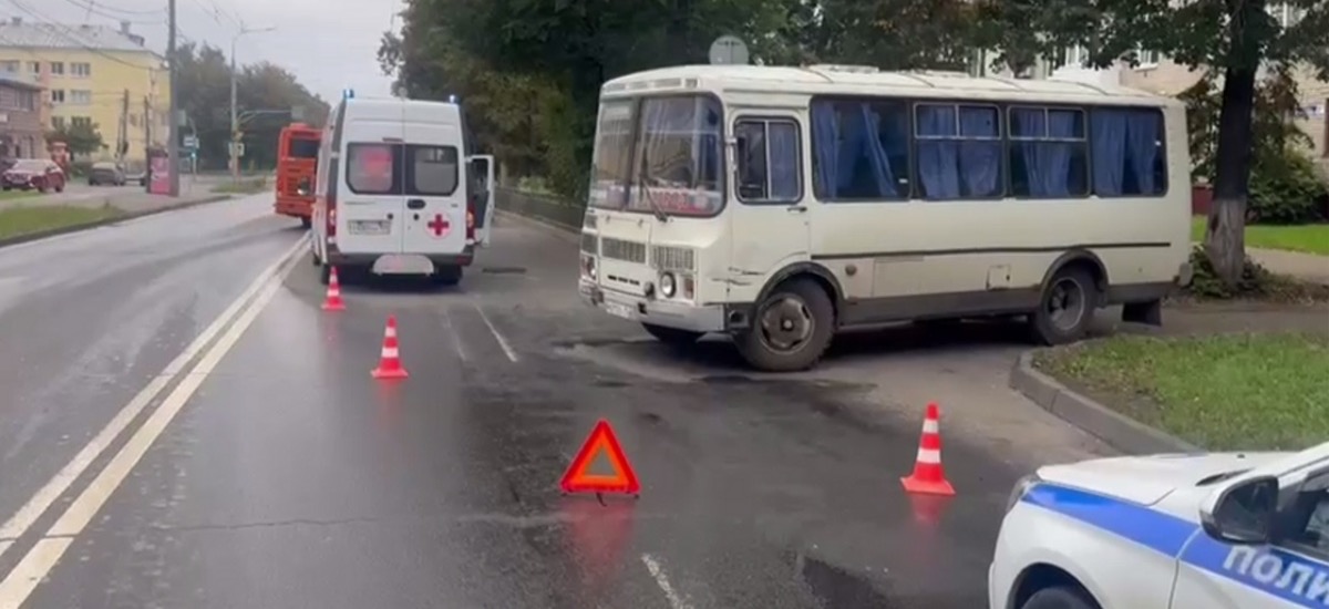 В Нижнем Новгороде скорая помощь столкнулась с автобусом на проспекте Ильича