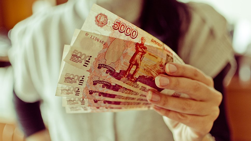 Нижегородцам разъяснили, как получить зарплату наличными