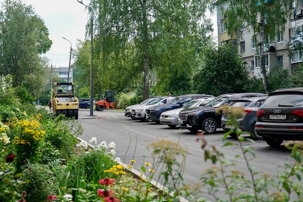  В Ленинском районе Нижнего Новгорода ремонтируют дворы на Баумана и Заводской