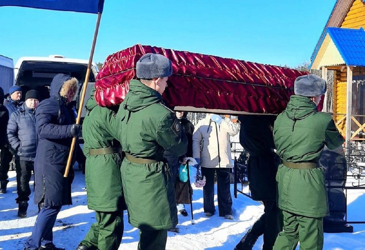 С погибшим на СВО Иваном Сажиным простились в Сокольском районе