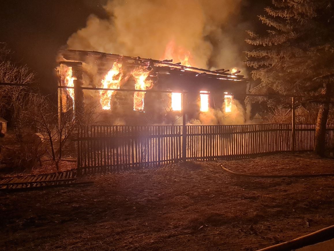 Три человека погибли при пожаре в Ковернинском округе