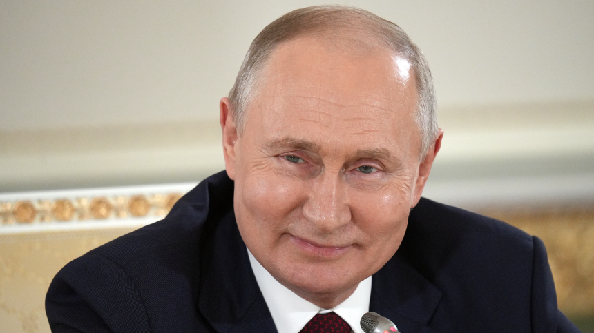 Путин посетил ядерный центр в Сарове и встретился с сотрудниками отрасли