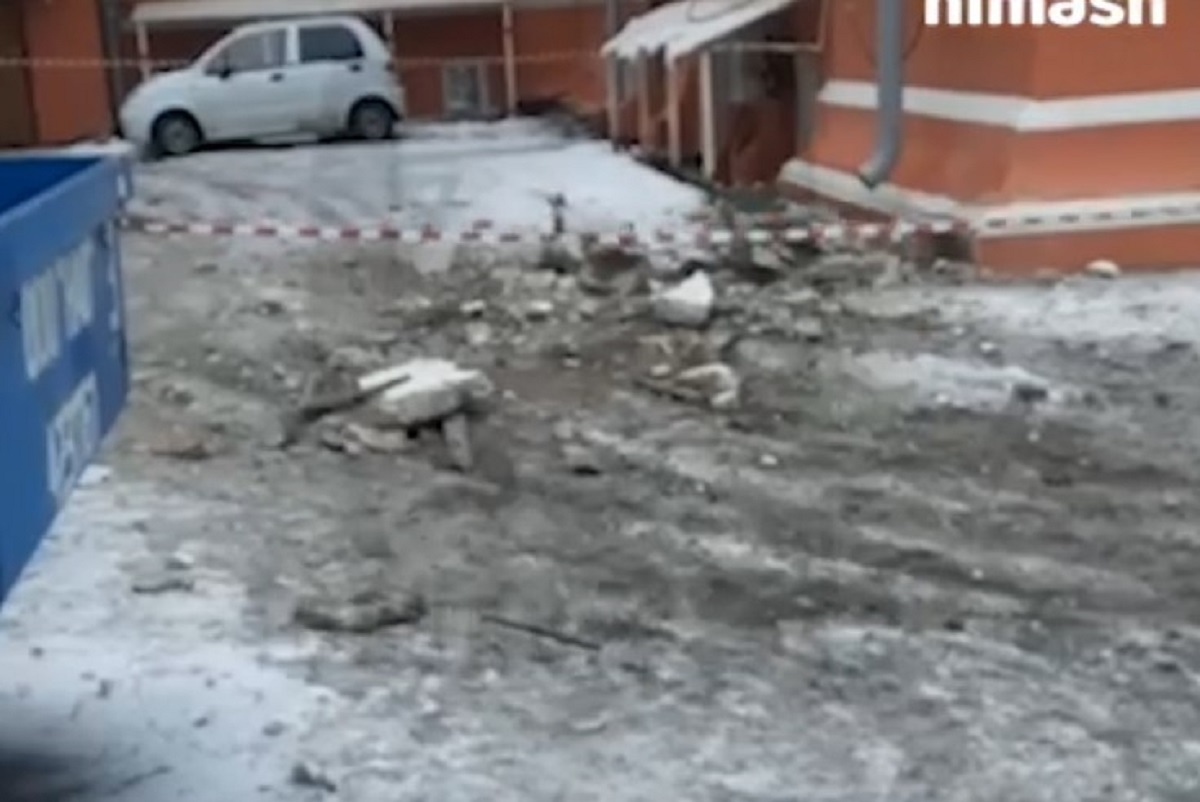 Обрушение фасада дома в центре Нижнего Новгорода закончилось проверкой СК