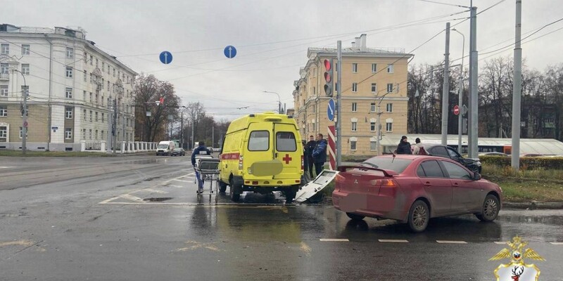 Фельдшер пострадала в ДТП с реанимобилем на площади Лядова в Нижнем Новгороде