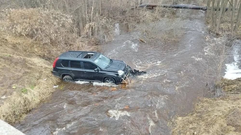 В Нижнем Новгороде угнанный автомобиль утонул во время погони