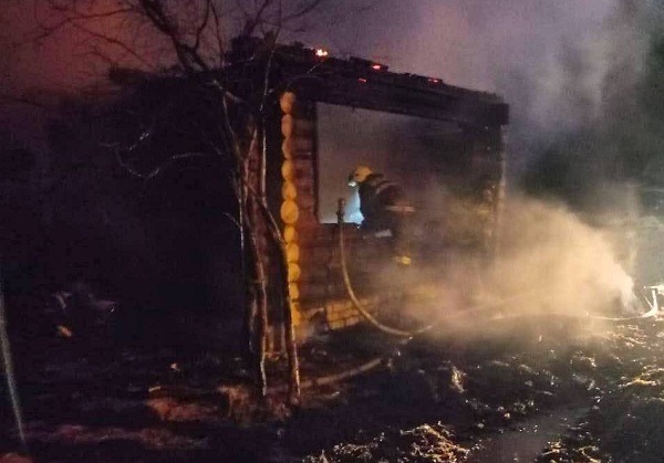 Два человека погибли в сгоревшем дачном доме в Лыскове