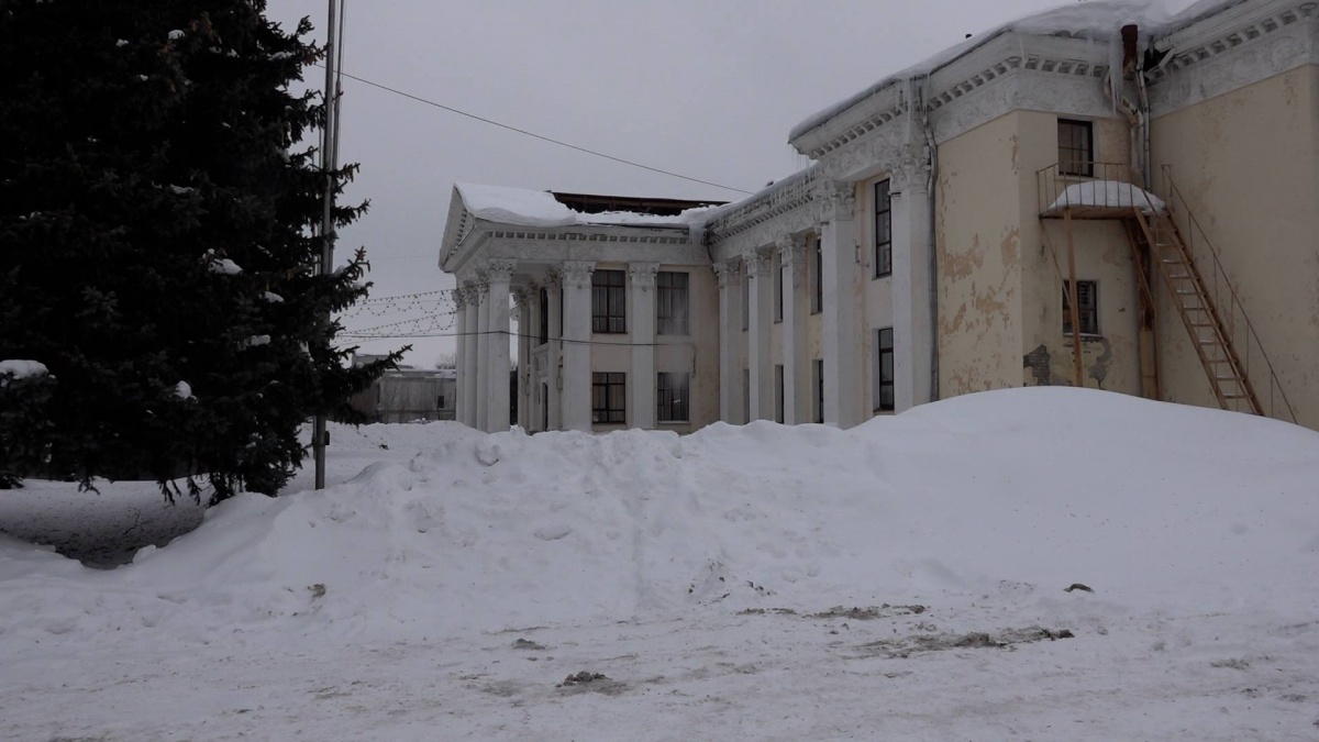 В Заволжье во Дворце культуры обрушилась часть крыши