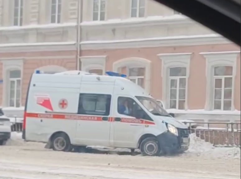 Скорая помощь попала в ДТП рядом с железнодорожным вокзалом