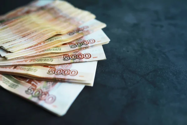 В Нижегородской области медианная зарплата достигла 74 тыс. рублей