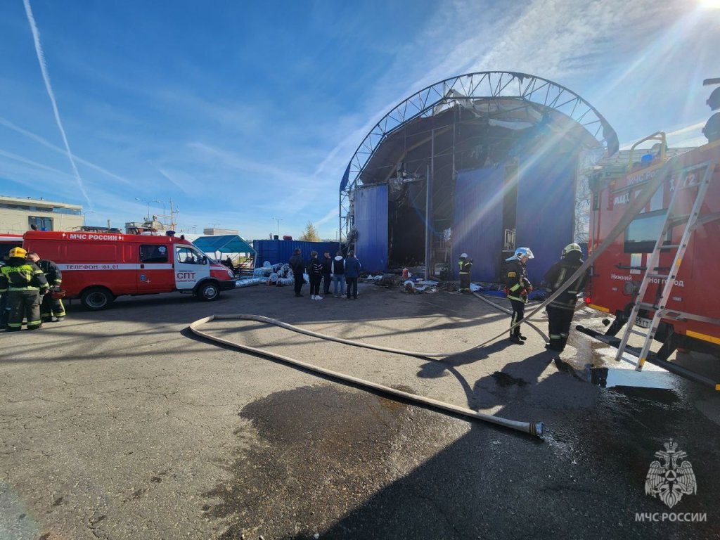 Крупный пожар произошёл в яхт-клубе на Автозаводе в Нижнем Новгороде
