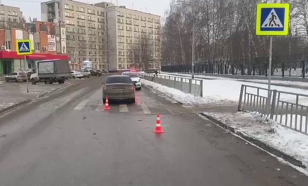 Женщина и ребенок попали под машину в Автозаводском районе