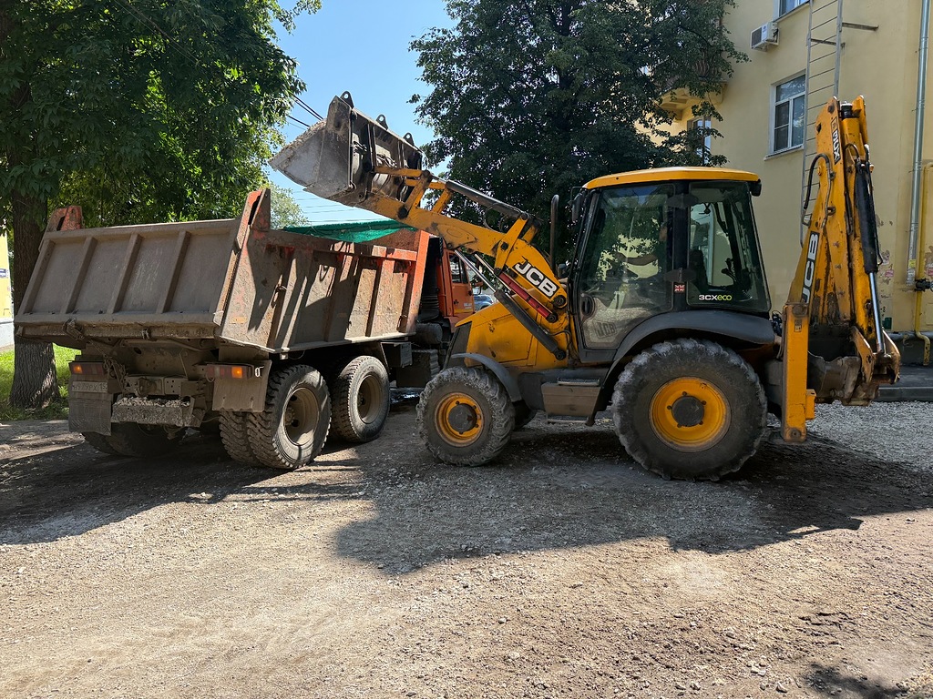 В Автозаводском районе отремонтируют асфальт более чем в 70 дворах в 2025 году