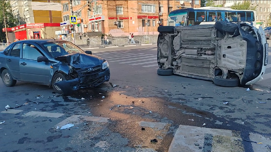 В Дзержинске в ДТП пострадали трое детей и водитель иномарки