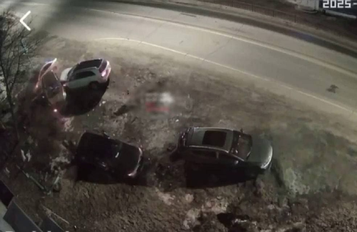 Водитель внедорожника снес четыре припаркованных машины в Городце