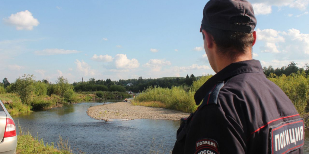 В Нижнем Новгороде из Волги достали тело неизвестного мужчины