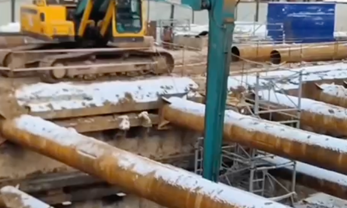 Котлован под метро на улице Горького в Нижнем Новгороде готов наполовину