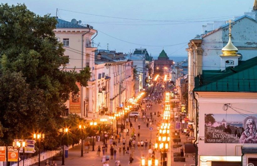 Покровка: купеческие империи, советские очереди и бронзовые свидетели  