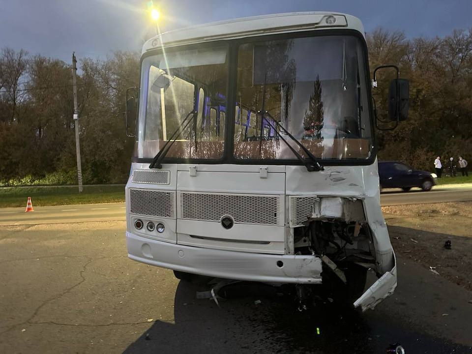В Сергаче автобус сбил подростка на питбайке