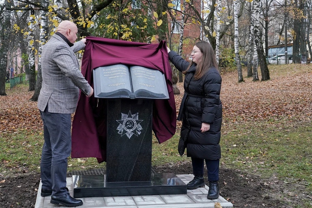 В Нижнем Новгороде открыли памятник учителям, учившим детей во время войны