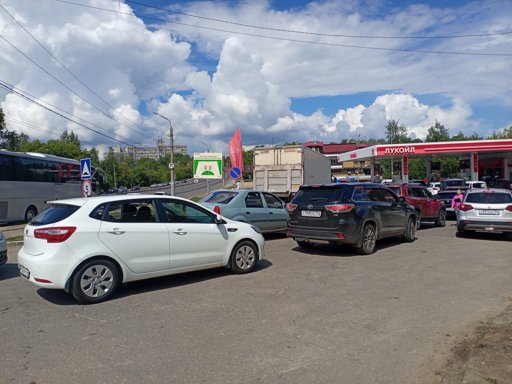 Нижегородцы пожаловались на новые очереди и ограничения на заправках