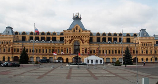 Пострадавший от огня фасад Главного ярмарочного дома быстро восстановят