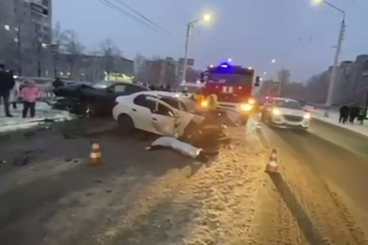 Водитель Mitsubishi устроил ДТП с двумя погибшими в Дзержинске