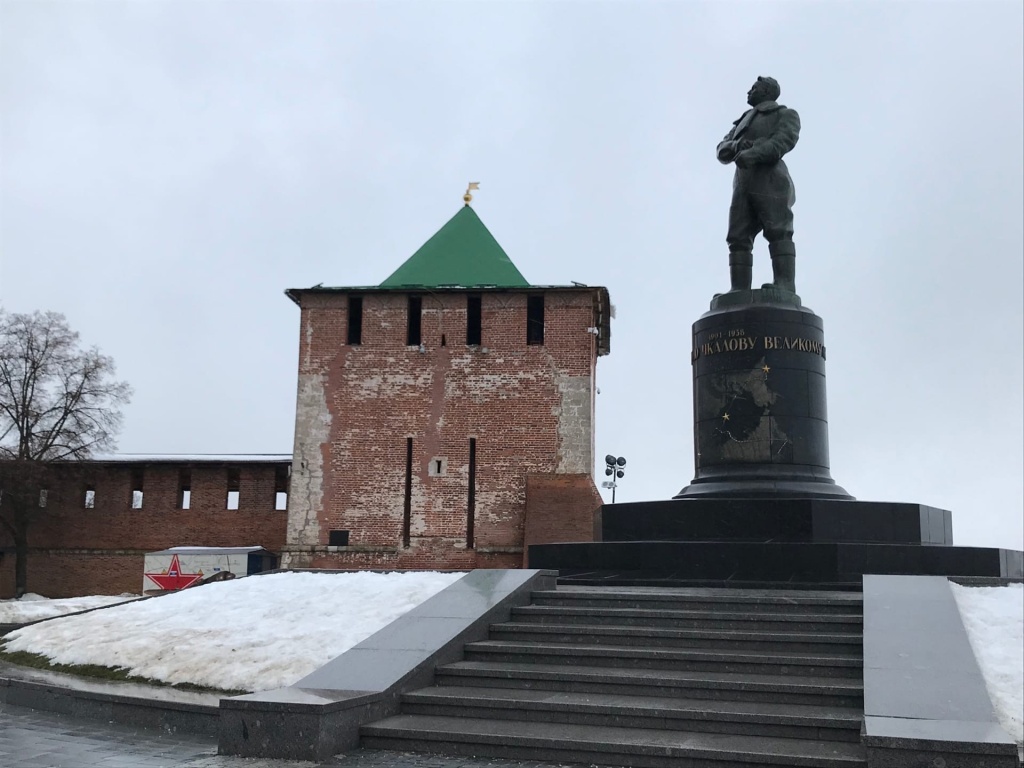 Утраченный элемент просят вернуть памятнику Чкалову в Нижнем Новгороде